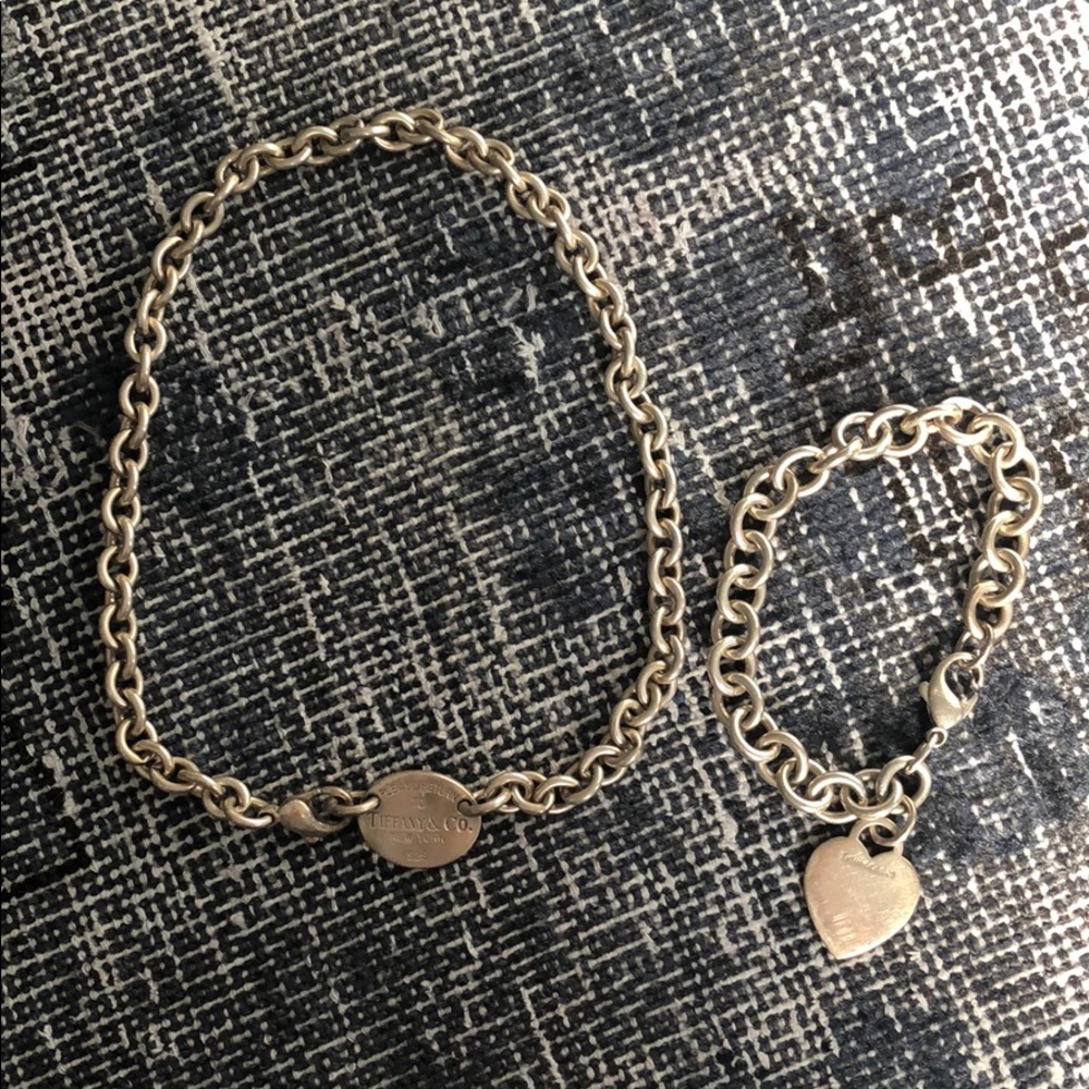 Tiffany’s chocked and necklace